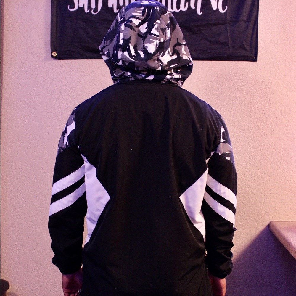 SuperDry Pull Over Windbreaker - Picture 3 of 5